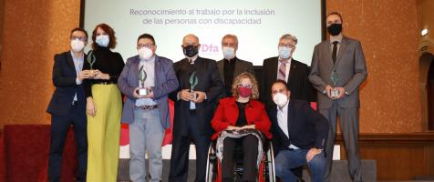 Foto de familia de los galardonados en los Premios Zangalleta