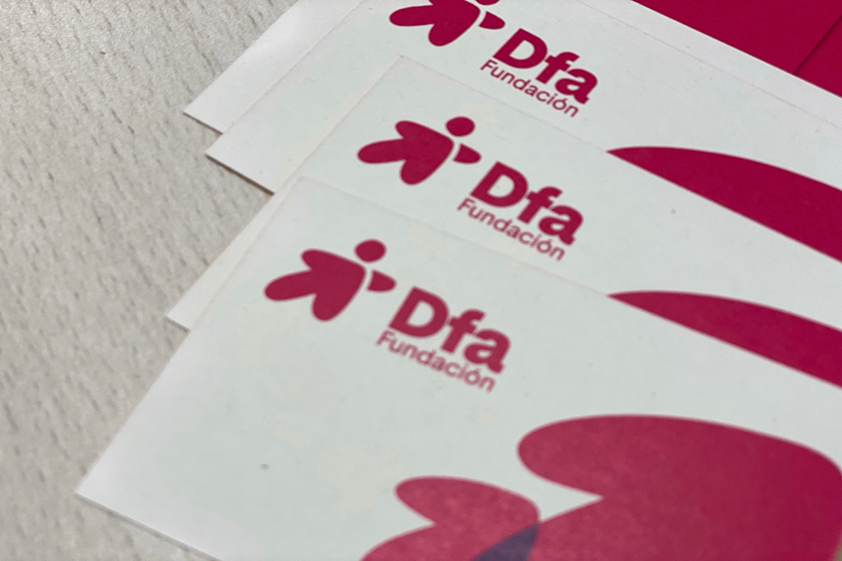Varias tarjetas de presentación de Fundación Dfa