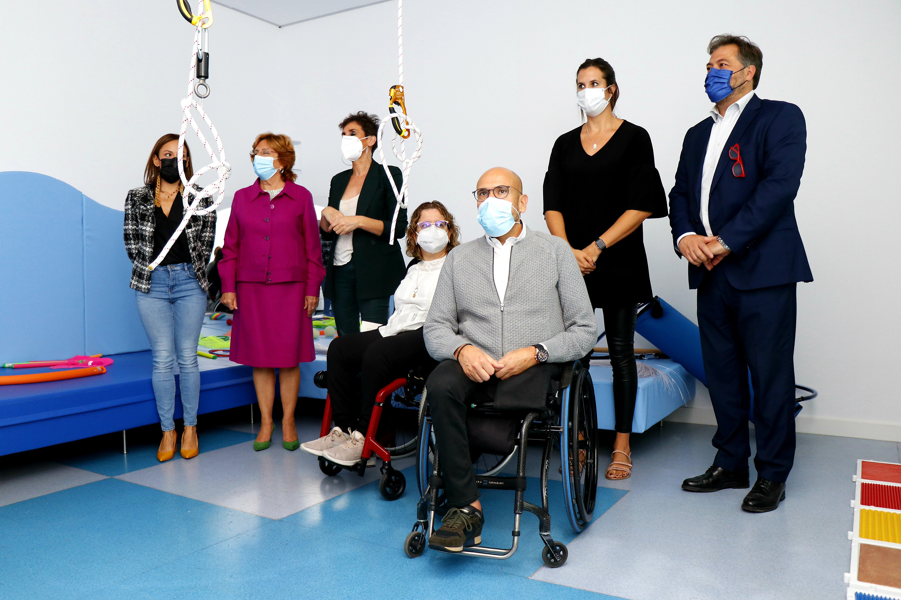 Representantes institucionales y de entidades visitan la nueva Sala de Estimulación Multisensorial