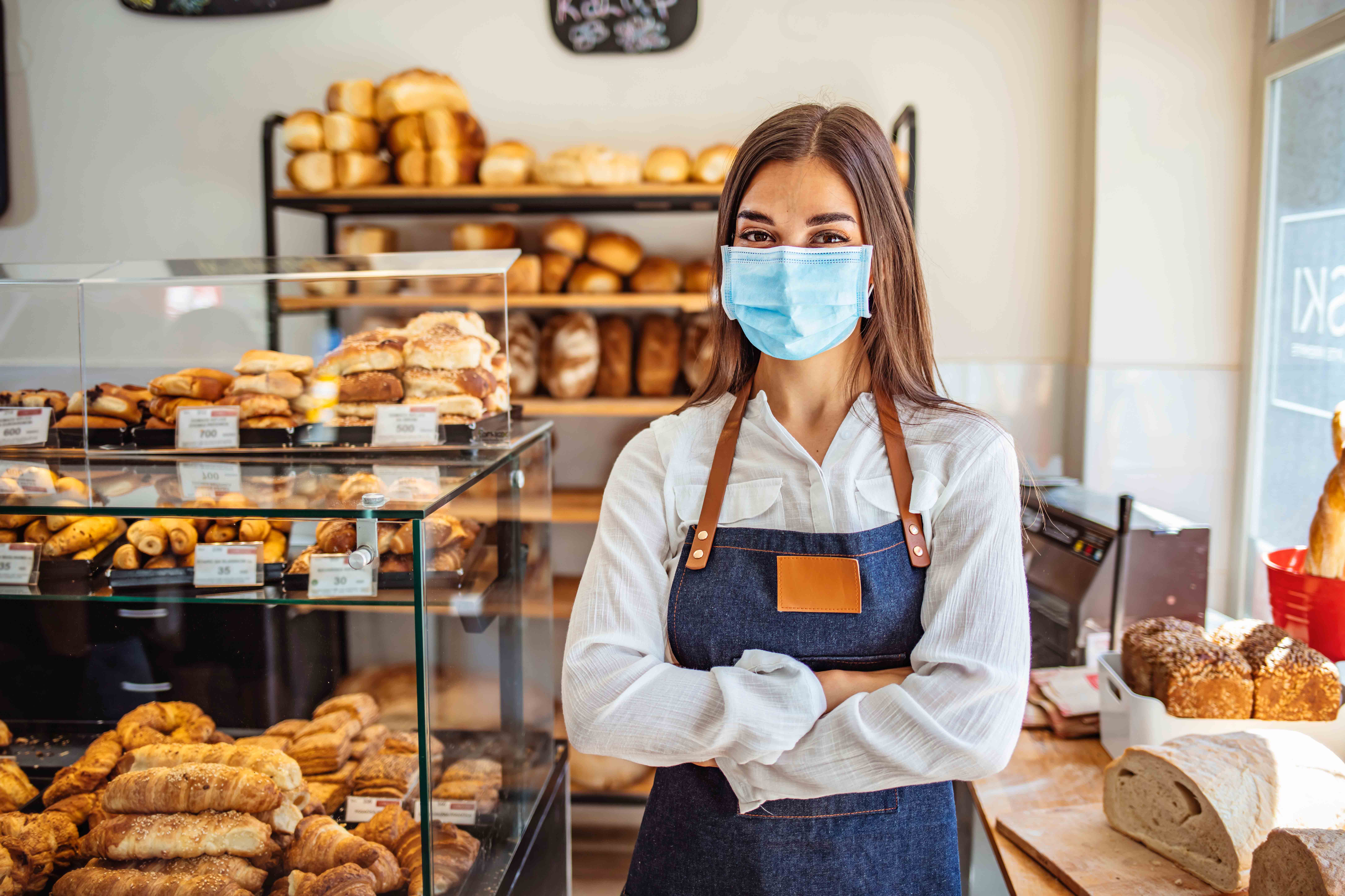 Mujer trabajadora de una panadería