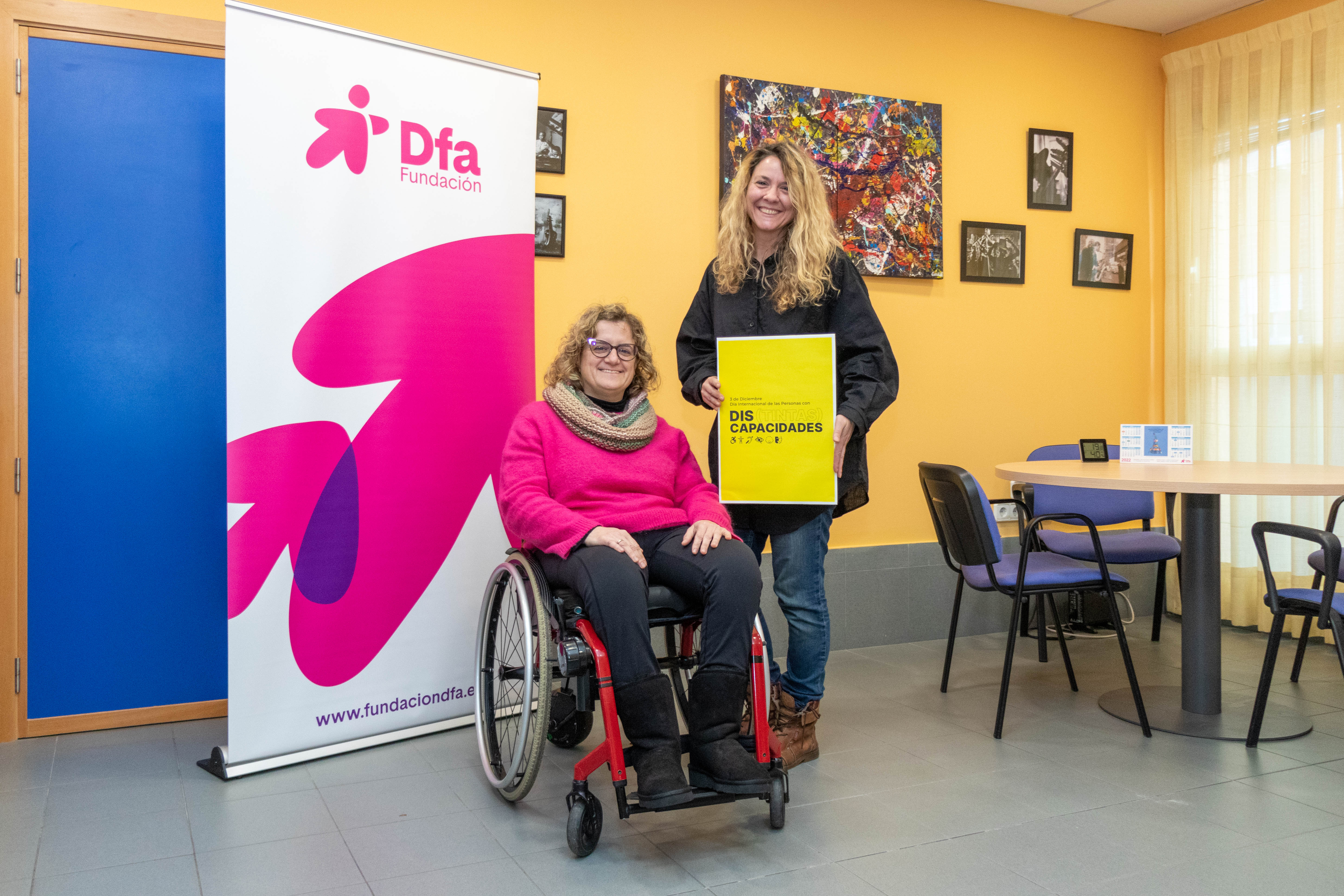 Marta Valencia y Marta Piedra, en la sede de Dfa