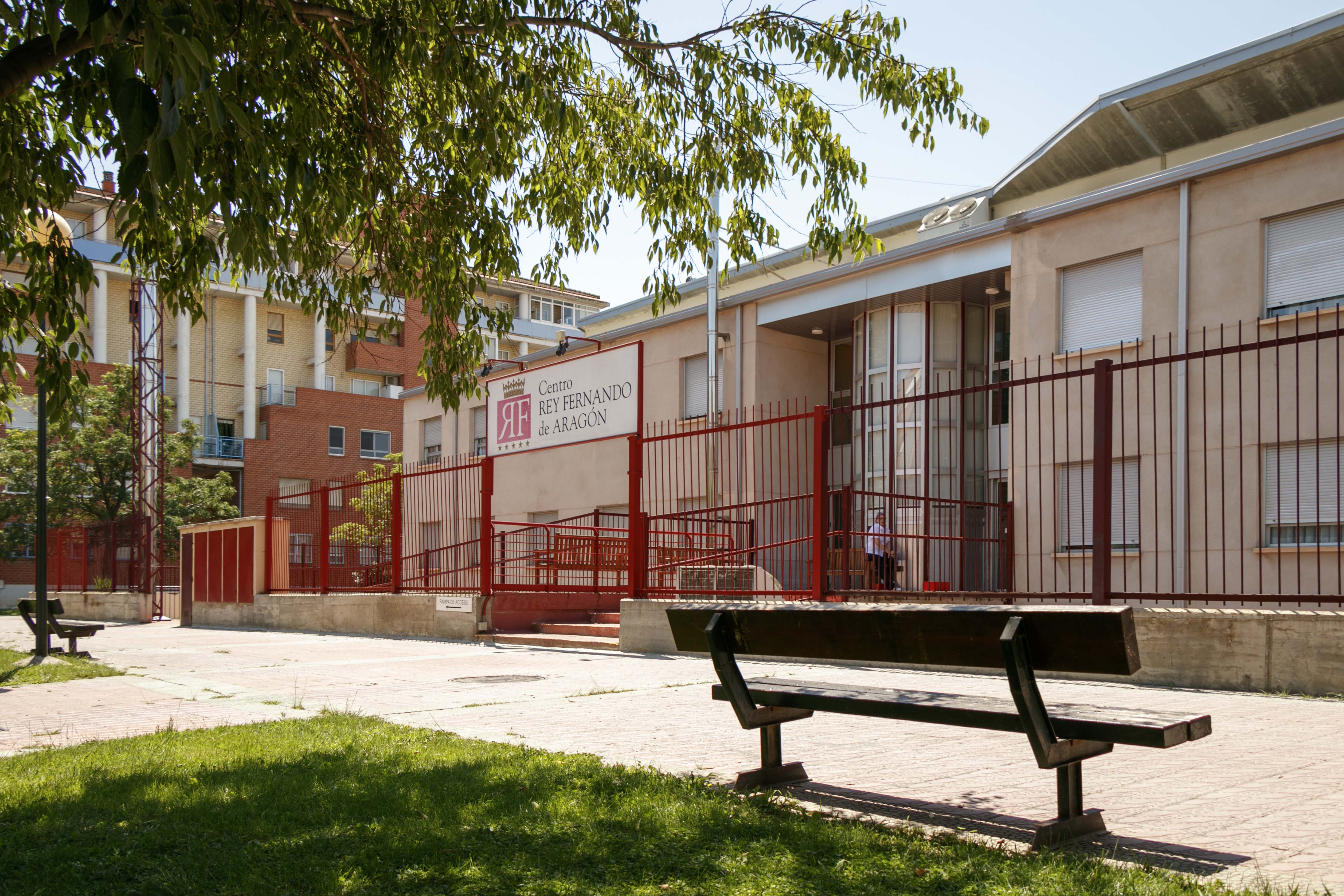 Fachada de la residencia Rey Fernando de Aragón de Fundación Dfa en Zaragoza