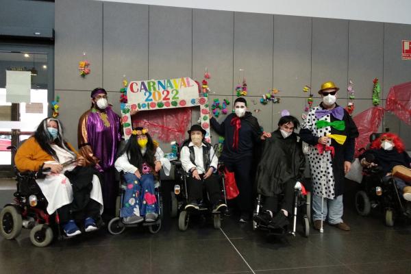 Foto de familia de los participantes en el carnaval