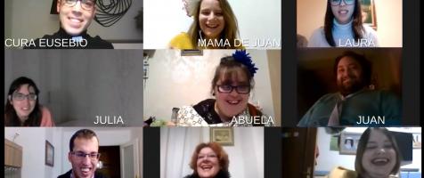Videollamada grupal con nueve participantes, cada uno desde su ordenador