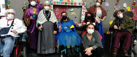 Grupo de participantes disfrazados