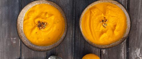 Dos platos de comida preparada