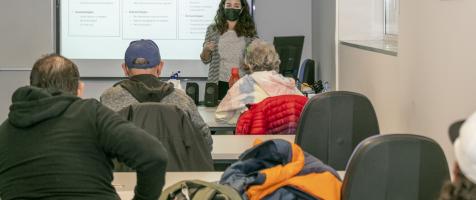 Varias personas en curso de formación en Dfa
