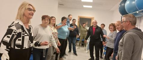 Participantes en la clase de musicoterapia