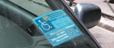 Tarjeta de PMR en un vehículo