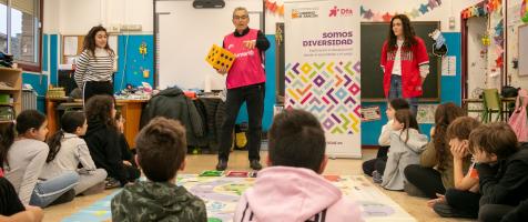 Clase jugando al Ciudades Accesibles