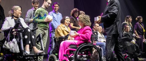 Algunas de las personas con discapacidad y los fotoperiodistas