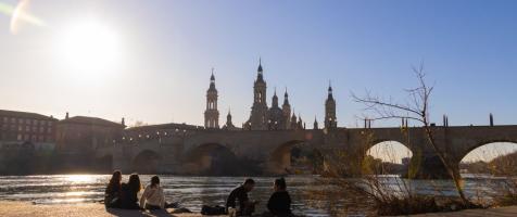 Foto de El Pilar y el Puente de Piedra