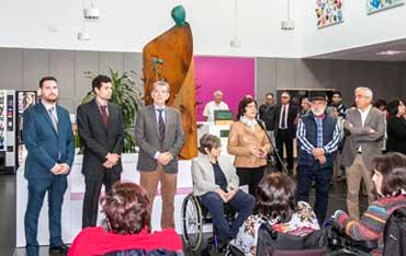 Inaugurada una escultura en homenaje a Josemi Monserrate