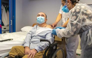 «Las personas que viven en las residencias llevan un año dándonos una lección admirable»