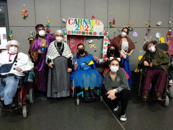 Grupo de participantes disfrazados