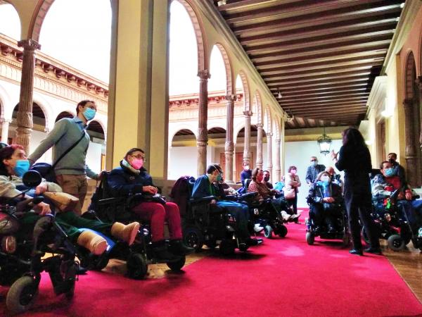 El grupo de Fundación Dfa, en el Palacio de Sástago