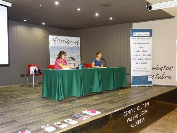 Sara Martínez habla sobre la discapacidad en una mesa del CPEPA Alcorisa