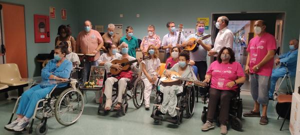 Músicos, pacientes, acompañantes, personal sanitario y voluntariado de Dfa