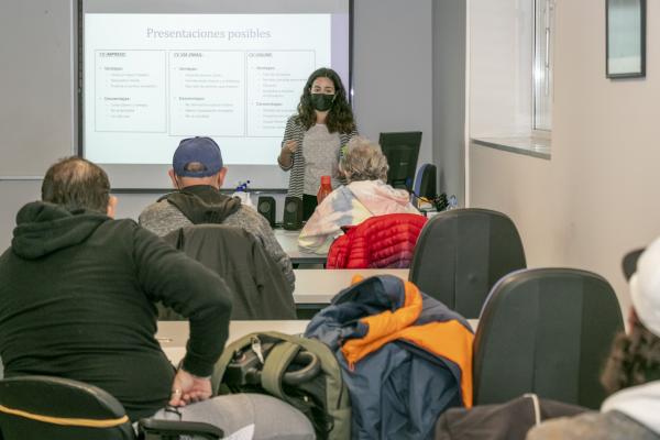 Varias personas en curso de formación en Dfa