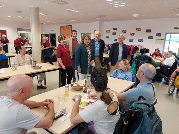 La delegada del Gobierno, en el comedor del centro de día