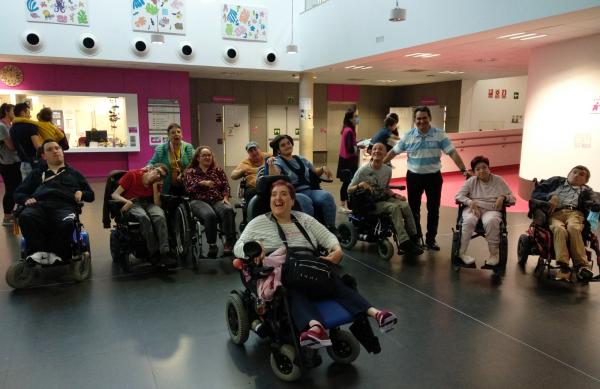 Voluntariado y participantes en talleres