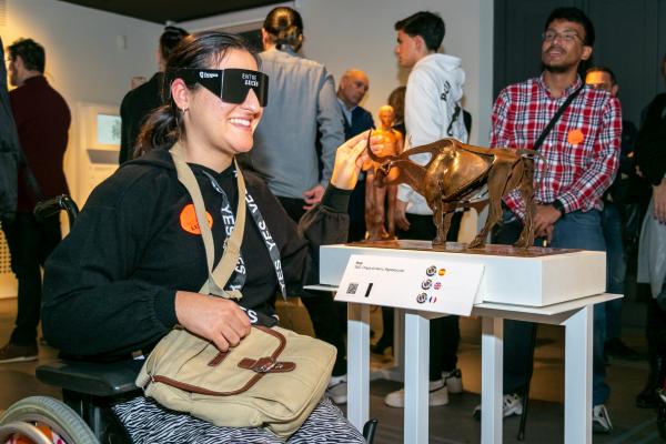 Una alumna de los FIPA, durante la presentación de la sala