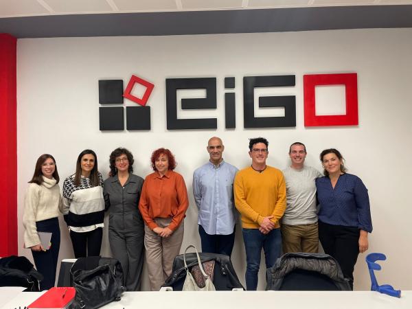 Representantes de Eigo, Dfaemplea y usuarios de la agencia de colocación