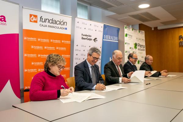 Foto de los firmantes