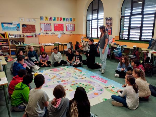 Jugando al Ciudades Accesibles en el IES Joaquín Costa de Graus