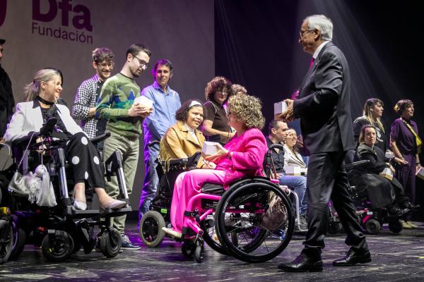 Algunas de las personas con discapacidad y los fotoperiodistas