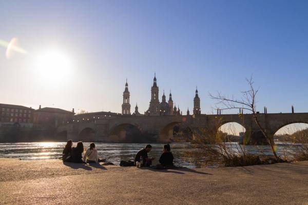 Foto de El Pilar y el Puente de Piedra
