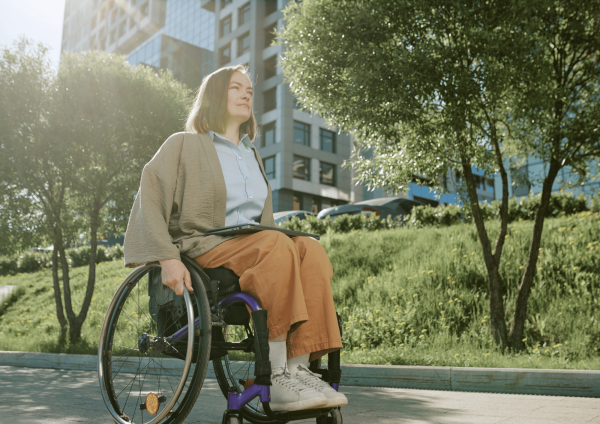 Mujer en silla de ruedas
